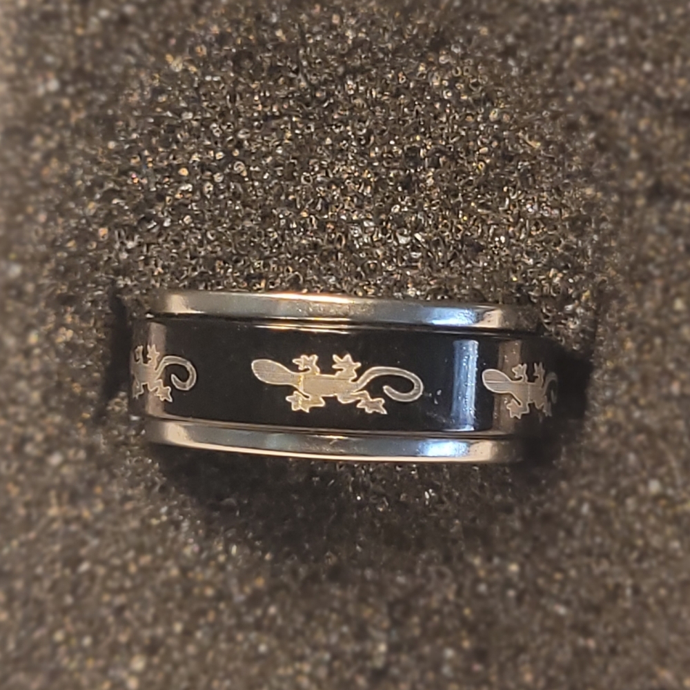 Spinning Salamander ring